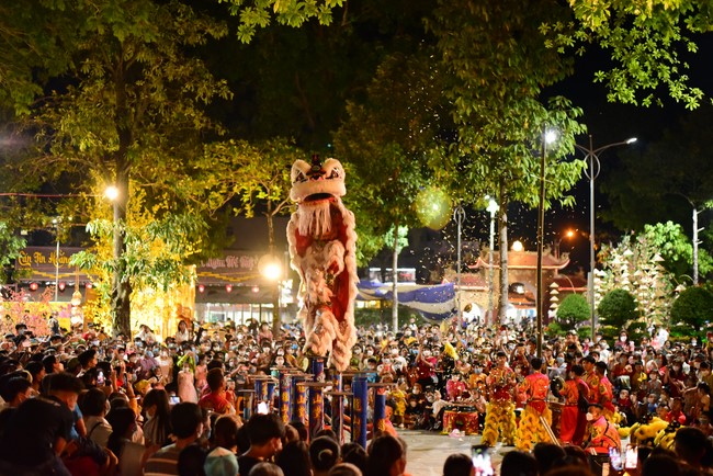 Chùm ảnh mồng một Tết Nhâm Dần